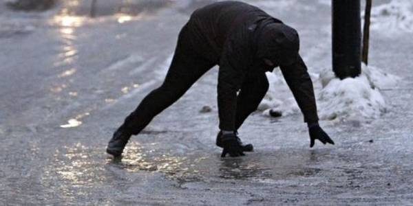 Як уникнути травм, коли надворі слизько